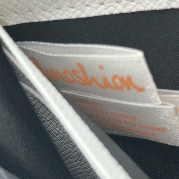 Imoshion vegan floral print wristlet wallet - Picture 6 of 6